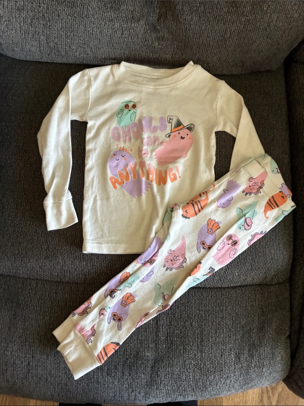 ☀️2T Girls Glow In The Dark Halloween Pjs☀️